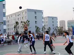 IM电竞-球场上人声鼎沸大家都在为各自的队伍加油助威